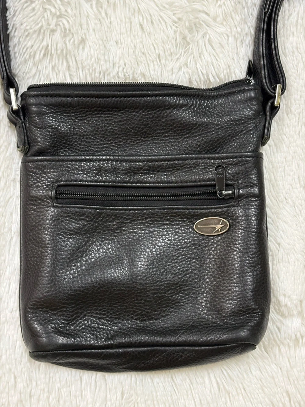 Classic Black Leather Crossbody Bag - Unbranded